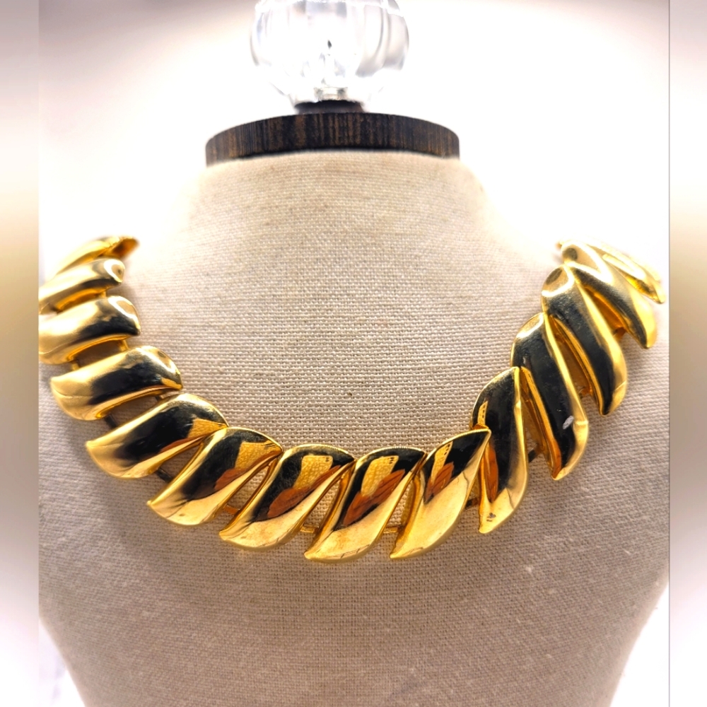 Vintage Gold Tone Rectangular Link Chain Necklace